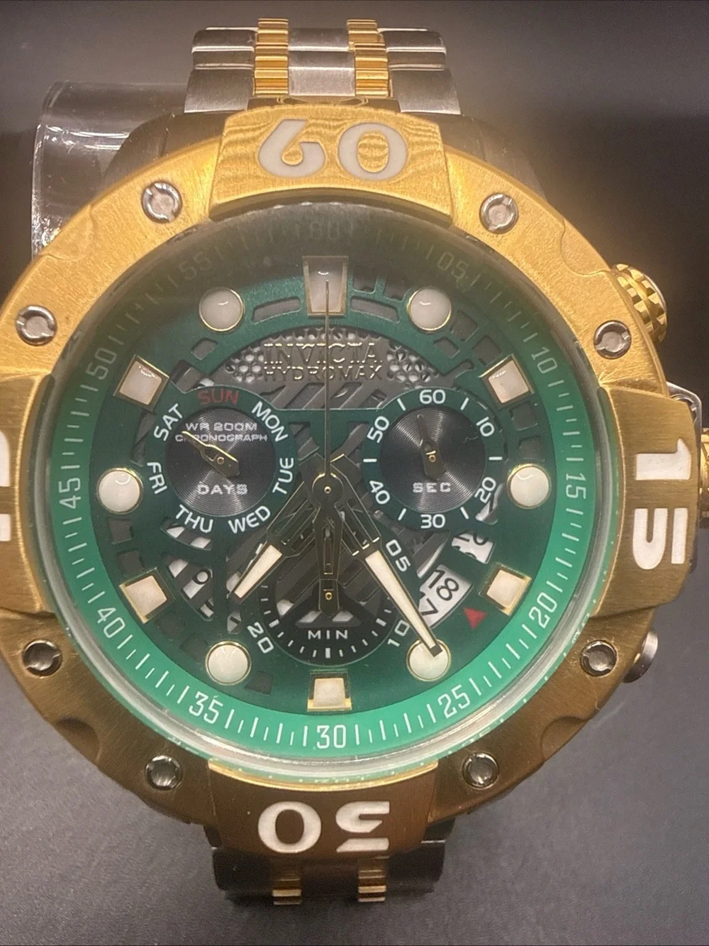 Invicta Hydromax Model 19574 mens watch NEW BATTERY!! Green Dial Goldtone